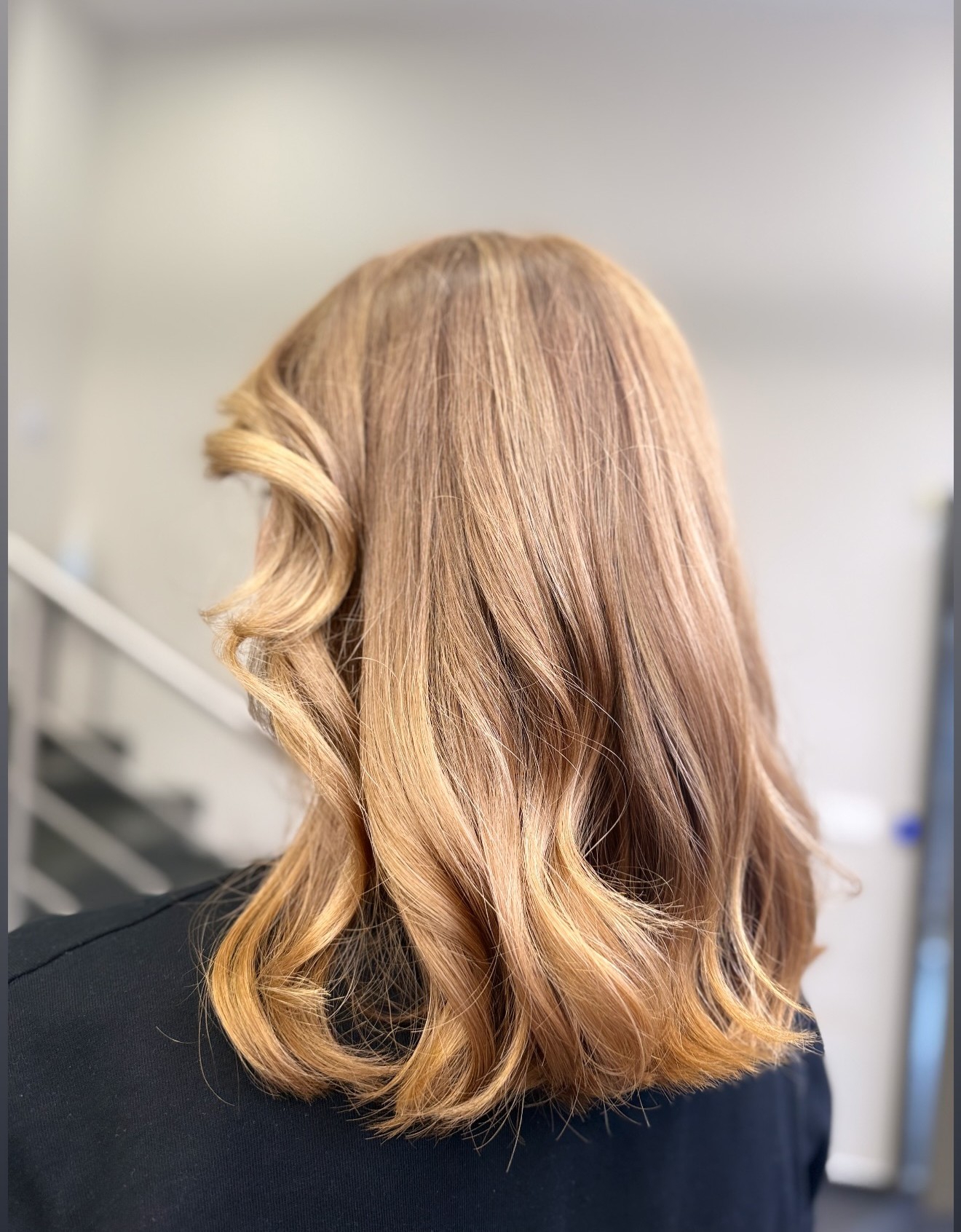 Medaus blondas — plaukų darbas Klaipėdoje, Seaside Hair Master