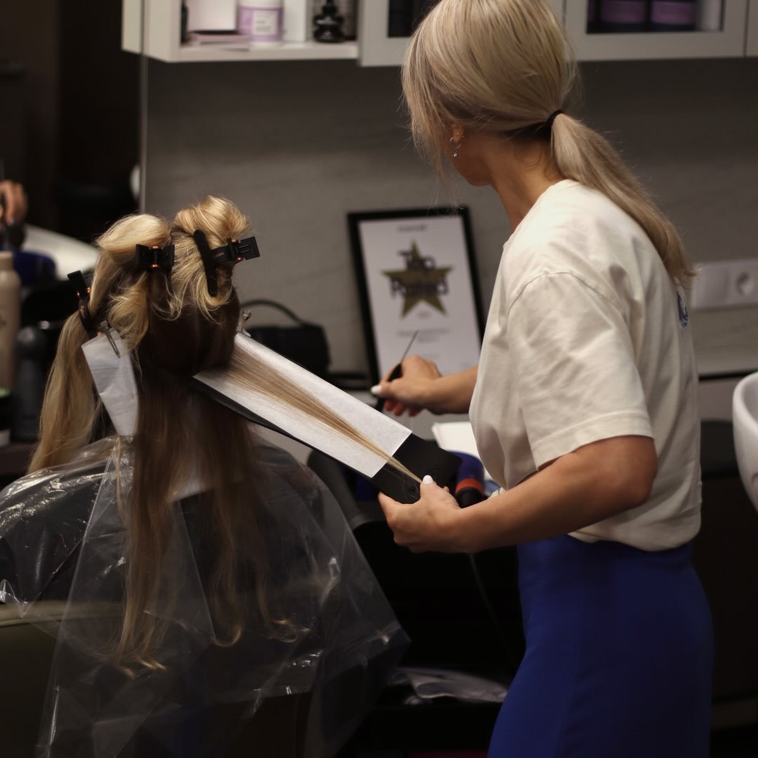 Sruogelės su folijomis — plaukų darbas Klaipėdoje, Seaside Hair Master