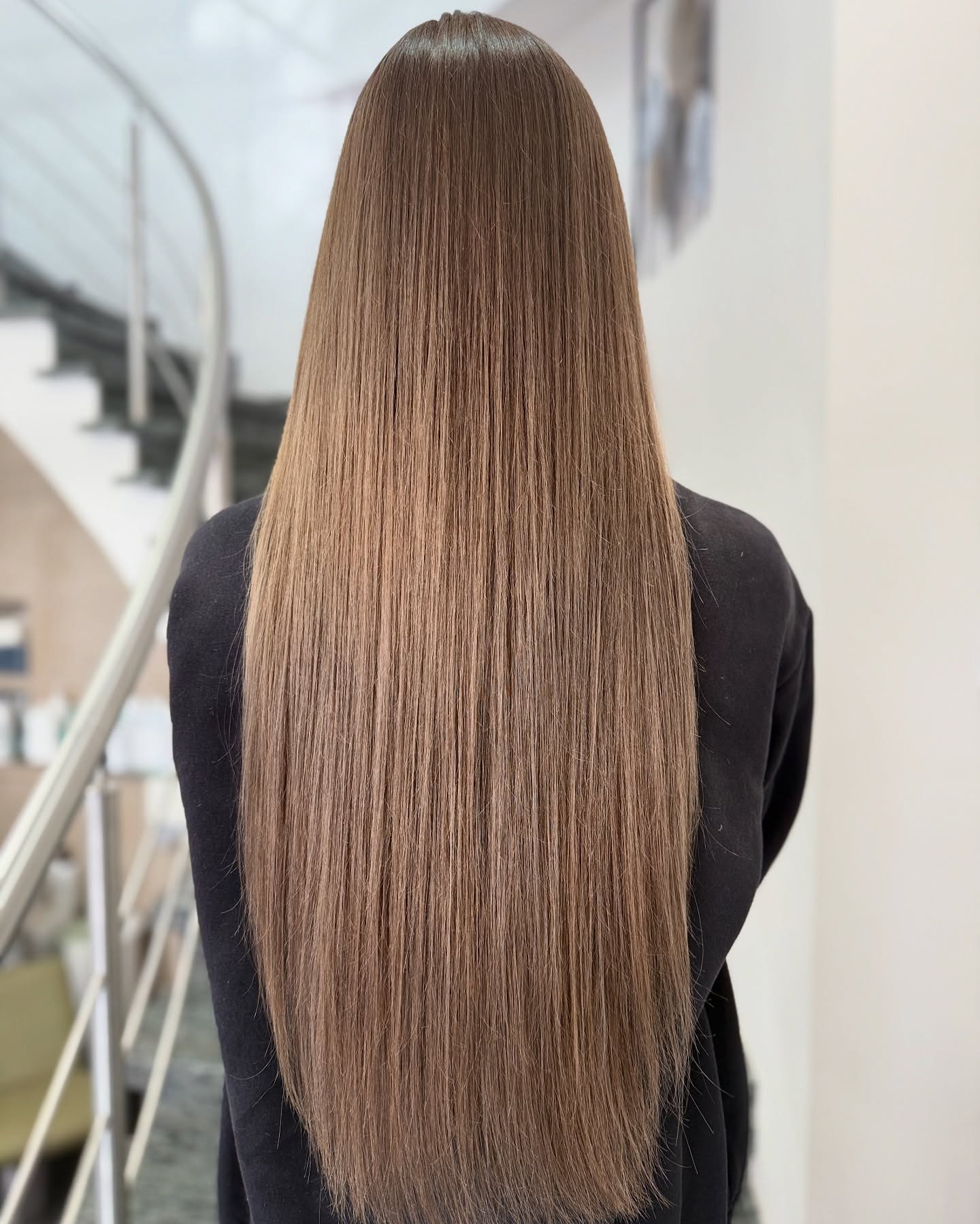 Ilgi tamsūs plaukai — plaukų darbas Klaipėdoje, Seaside Hair Master